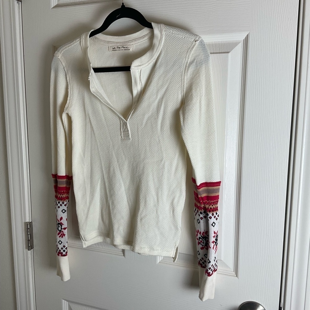 We The Free Cream Top with Red Patterned Sleeves Size XSMALL - Picture 3 of 9